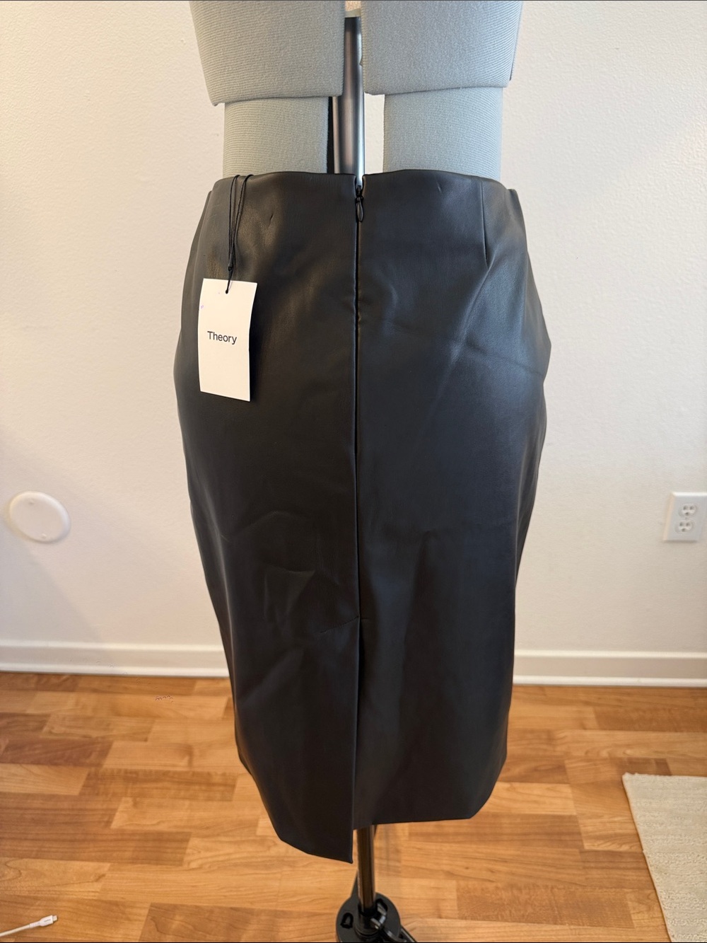 Theory Faux Leather Pencil Skirt 8 Black Work Office Chic NWT - Picture 5 of 12